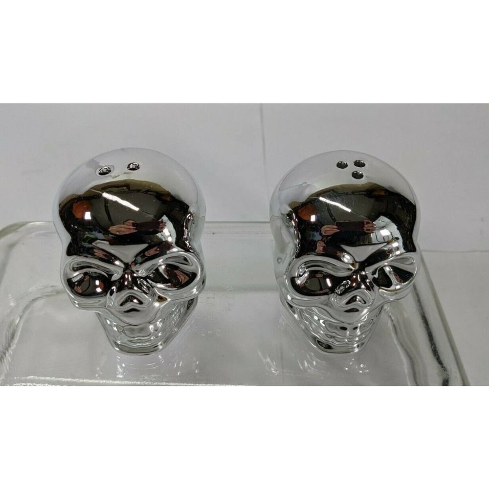 Yankee Candle 2021 Halloween Skull Salt and Pepper Shaker Mirror New in Box‎ - Picture 3 of 9